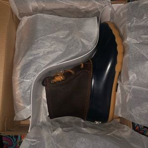 Sperry duc boots size 5:5 price negotiable!